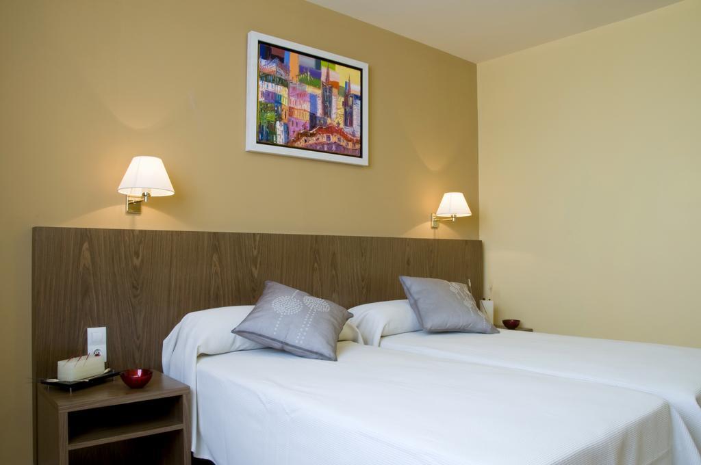 Hotel Salat Resort เลสบลอเกส บลังเกส ห้อง รูปภาพ