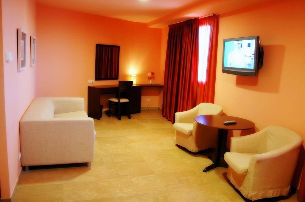 Hotel Salat Resort เลสบลอเกส บลังเกส ห้อง รูปภาพ