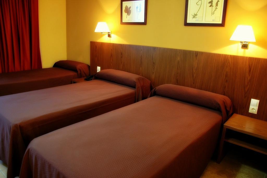 Hotel Salat Resort เลสบลอเกส บลังเกส ห้อง รูปภาพ