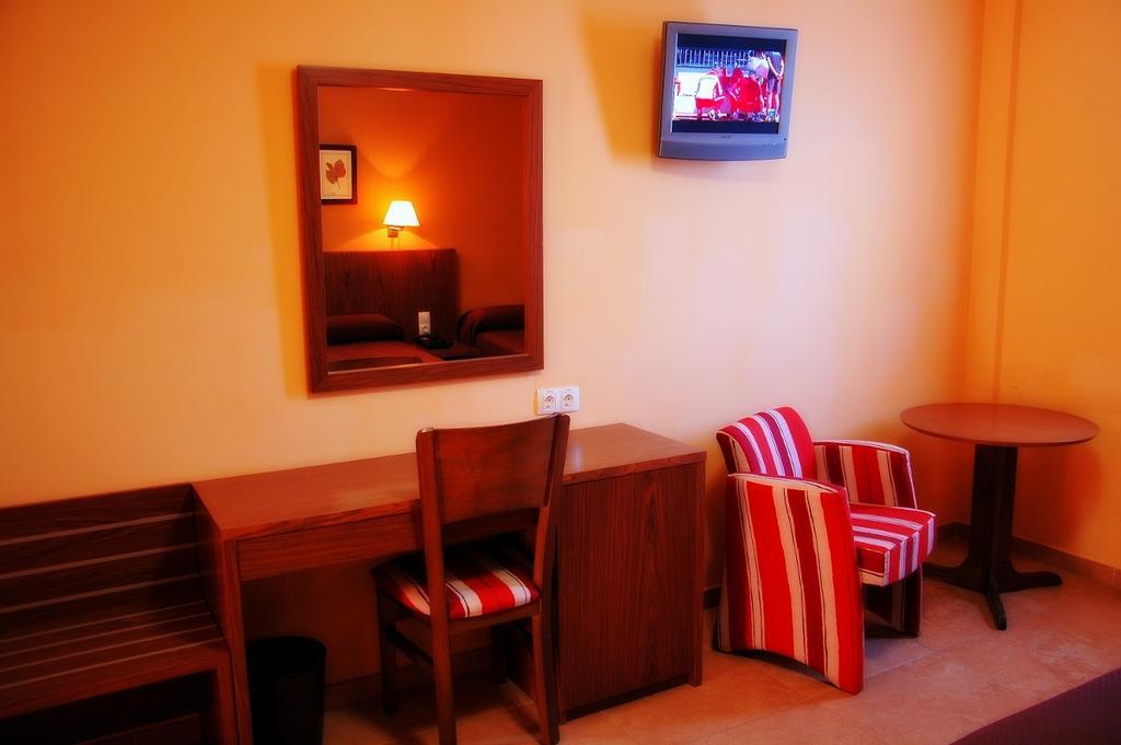 Hotel Salat Resort เลสบลอเกส บลังเกส ห้อง รูปภาพ