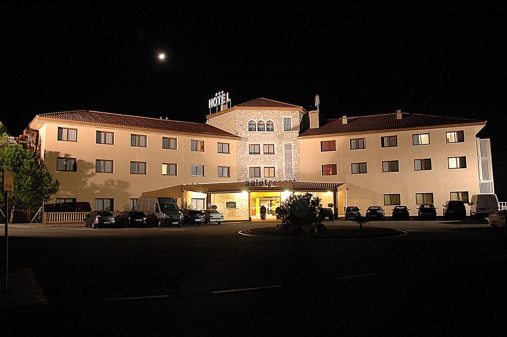 Hotel Salat Resort เลสบลอเกส บลังเกส ภายนอก รูปภาพ